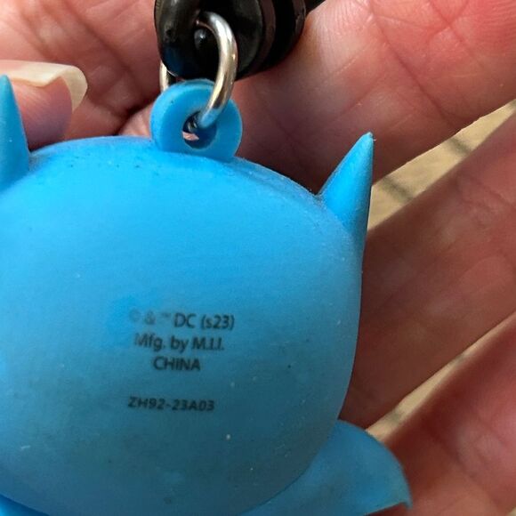 DC Baby and boy bat 🦇 Superhero 🦸 book 📖 bag clips. Also Keychain hook 🪝 - Picture 4 of 17